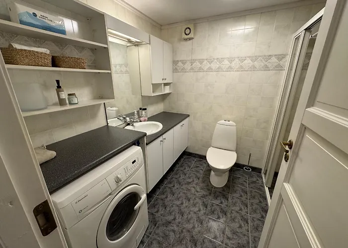 Cozy And Centrally Located *